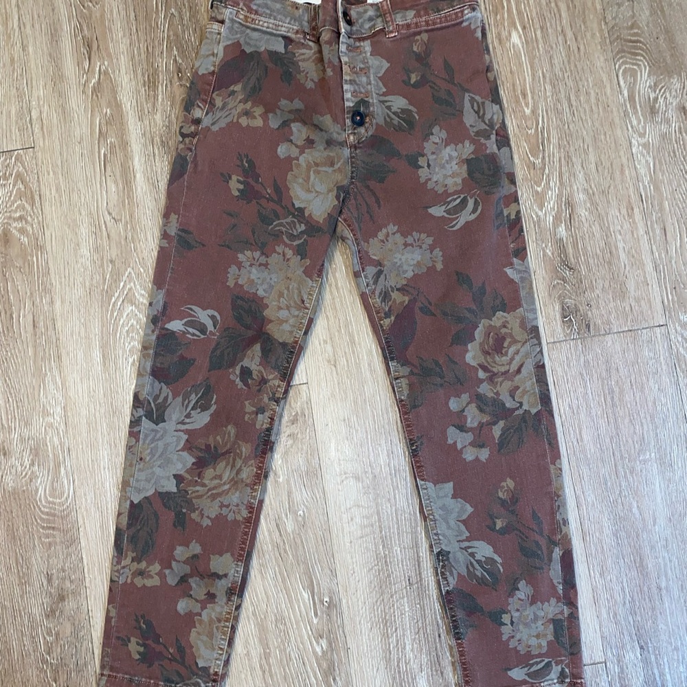 Floral Print Women's Skinny Jeans - Burgandy with Gray and Yellow Flowers